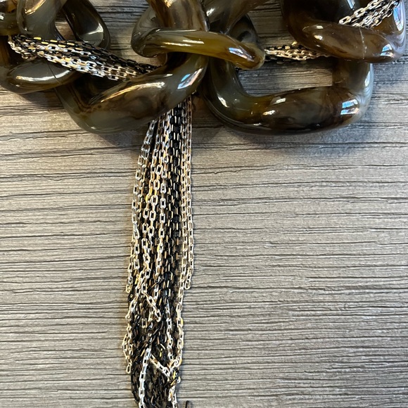 Adia Kibur Resin Link and Chain Necklace - Picture 9 of 10